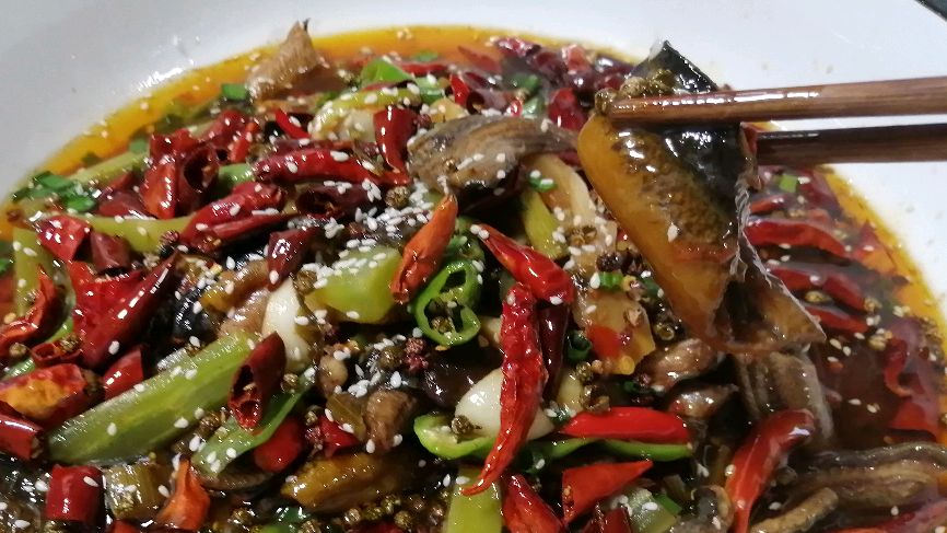 四川人做鳝鱼都是这样做,不焯水,麻辣鲜香才过瘾