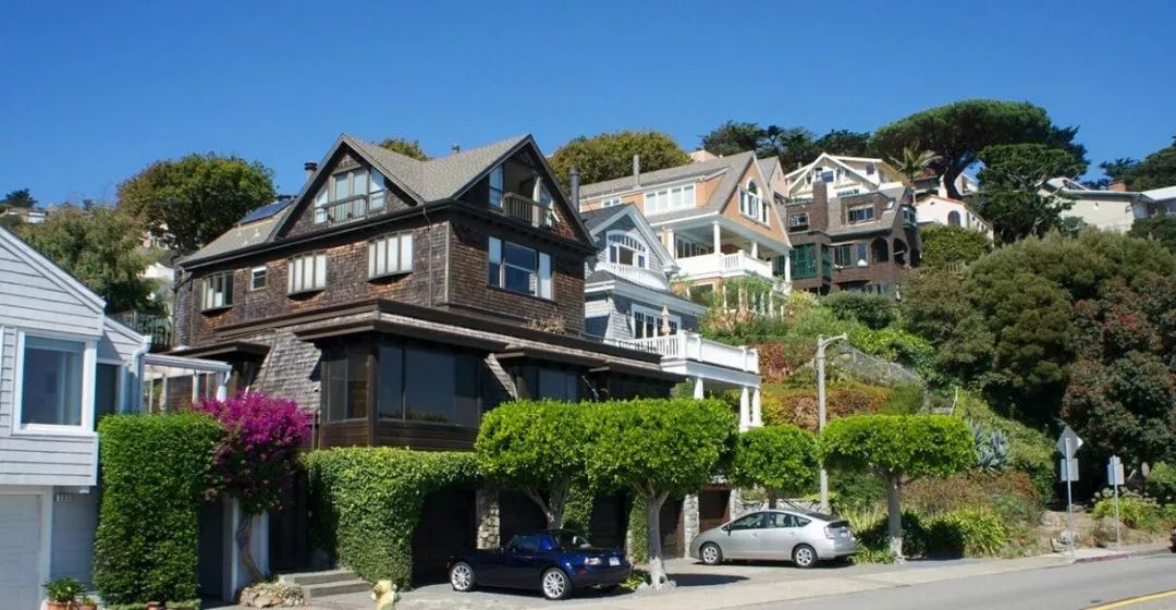 美国"华人二￥奶村":豪车美女扎堆