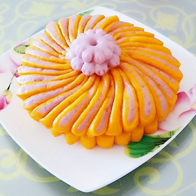 第17步,蒸熟的成品菊花艺术面点.