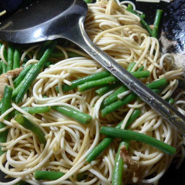 五花肉鸡蛋带豆炒面,鲜味中带有豆香味,下饭回味无穷