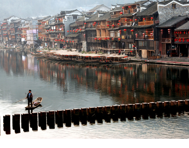这位作者笔下的凤凰古镇,原来是这样的有魅力,简直是浪漫极了