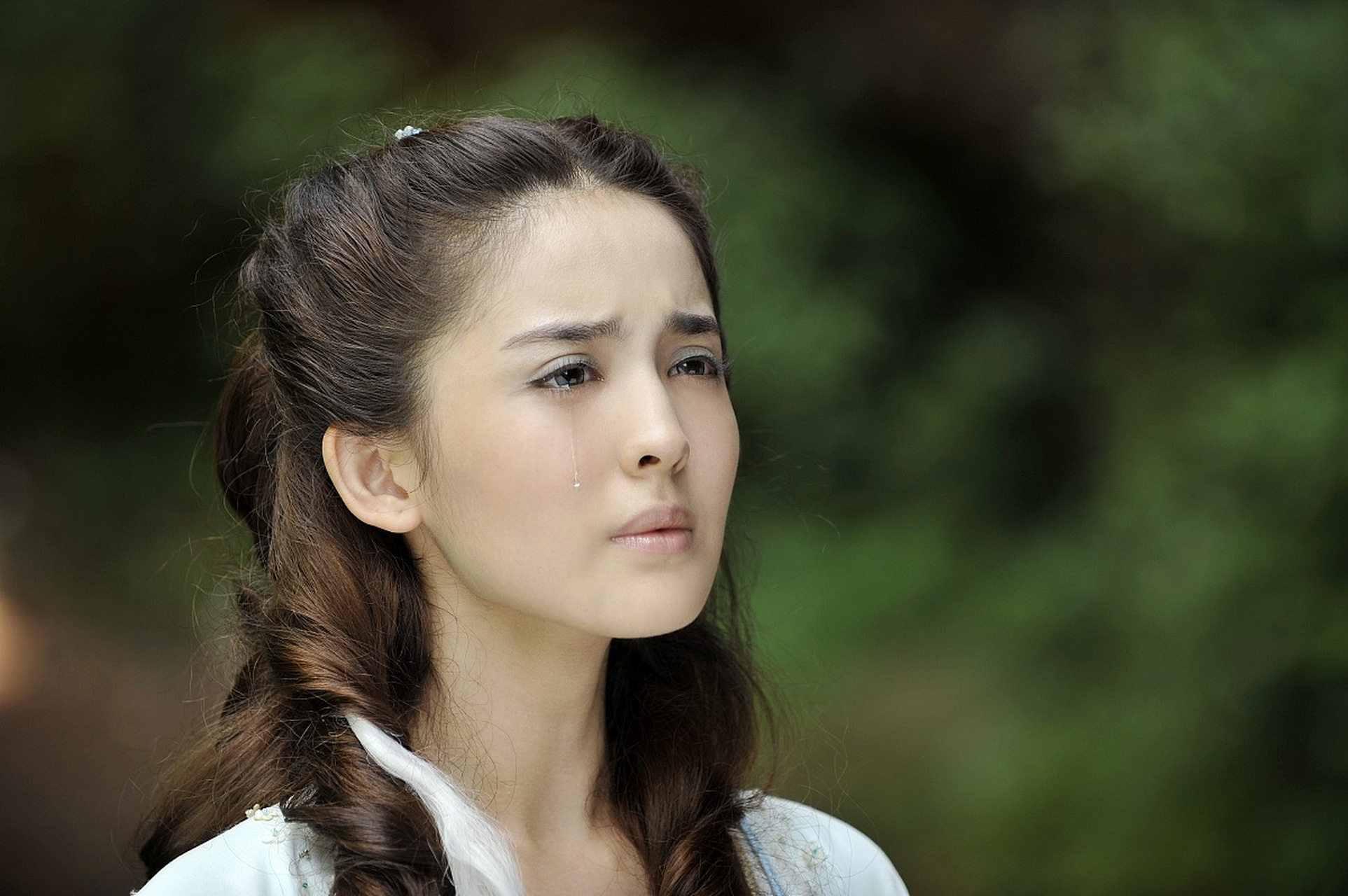 我那天刚好上班途中,到商场退换货,结果老远看见她