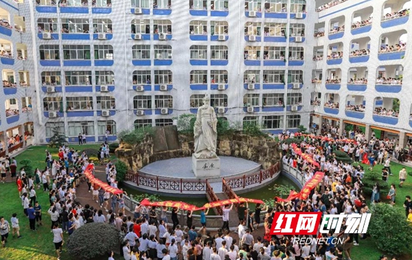 常德芷蘭實驗學校5000餘名師生接力祝福:高考加油!