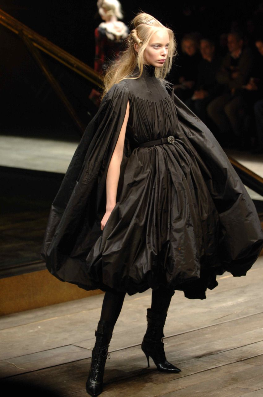 2018转眼即逝,"怀旧"是今年时尚趋势关键词