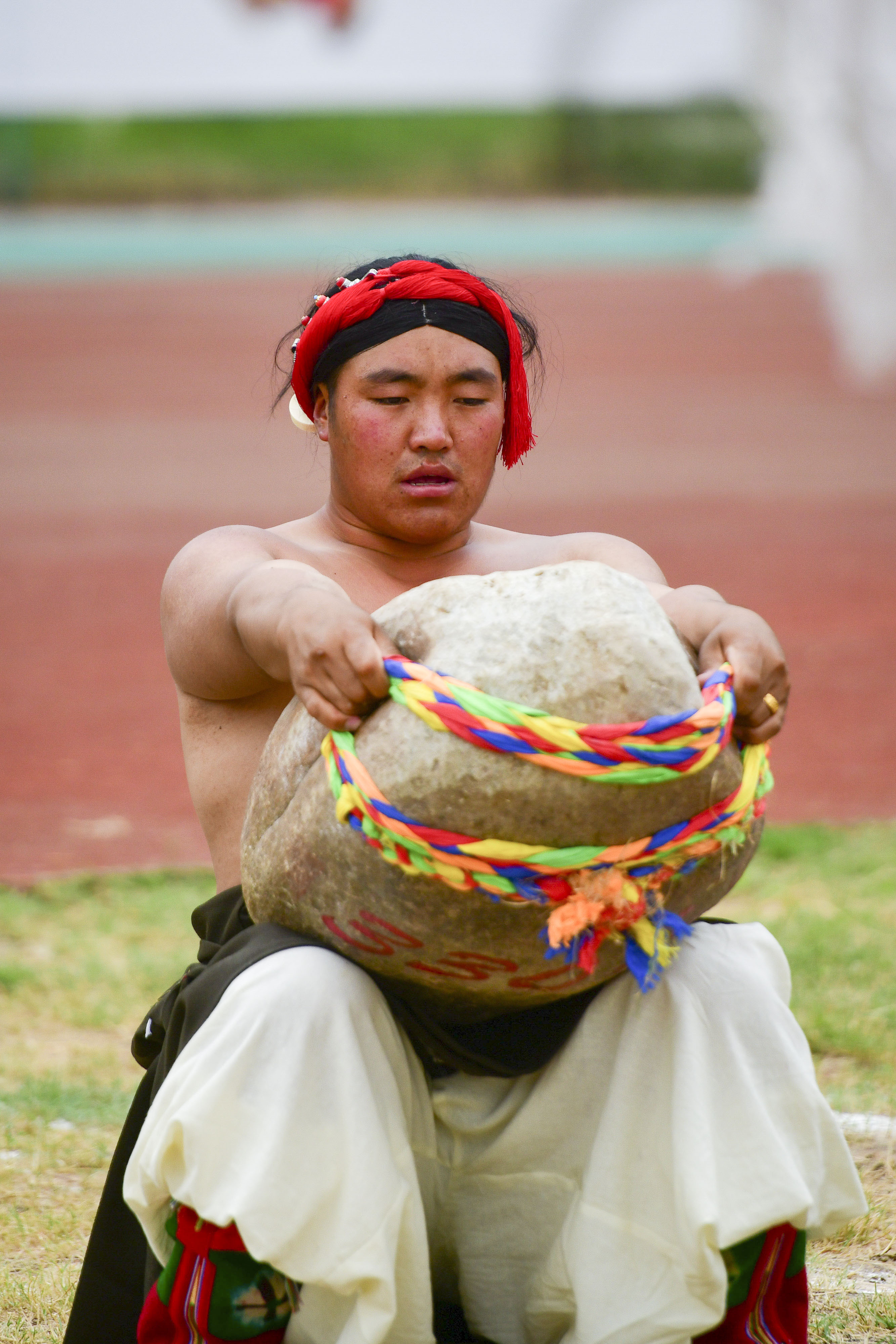 藏北"大力士":高原缺氧但不缺体育精神(配本社同题文字稿)(2)