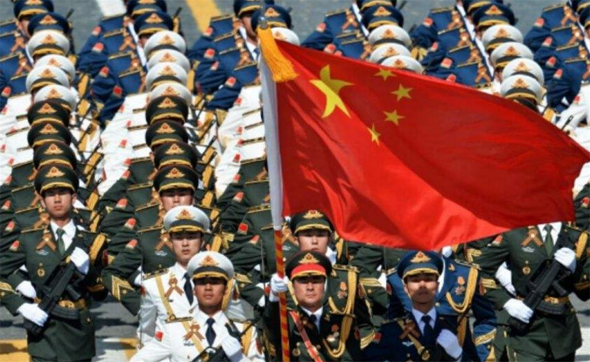 中国阅兵式上唯一一次失误!尽显军人铁血本色,西方媒体无不动容