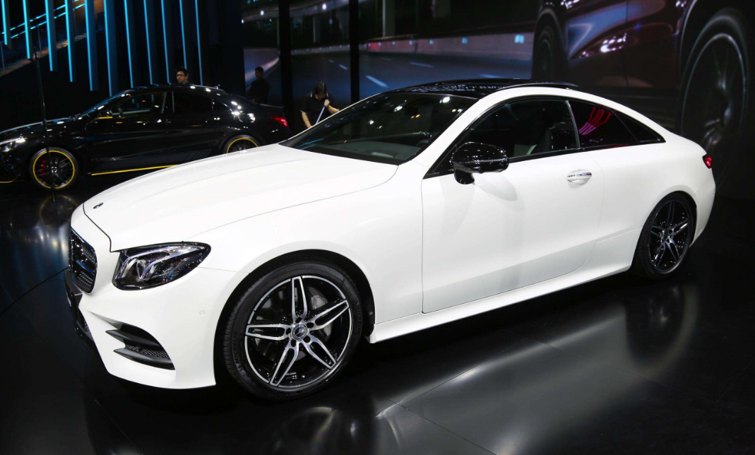 奔驰e300 coupe 给人的感觉很优美 可以让你轻松把妹成功
