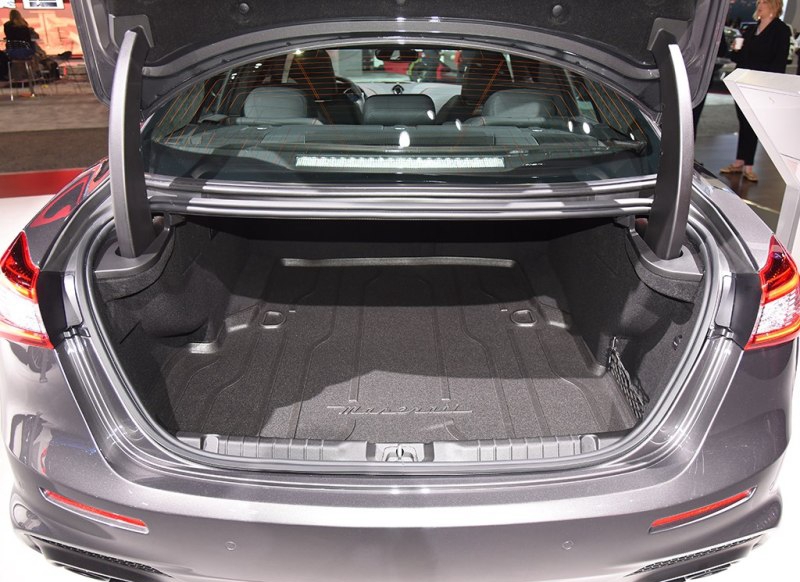 对玛莎拉蒂ghibli的鉴赏与解析,商务的气息,运动的氛围