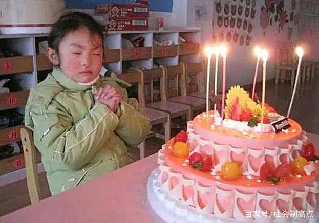 好心办坏事?同事订华丽生日蛋糕送到幼儿园,女儿哭诉:没人吃 好心办坏事?同事订华丽生日蛋糕送到幼儿园,女儿哭诉:没人吃