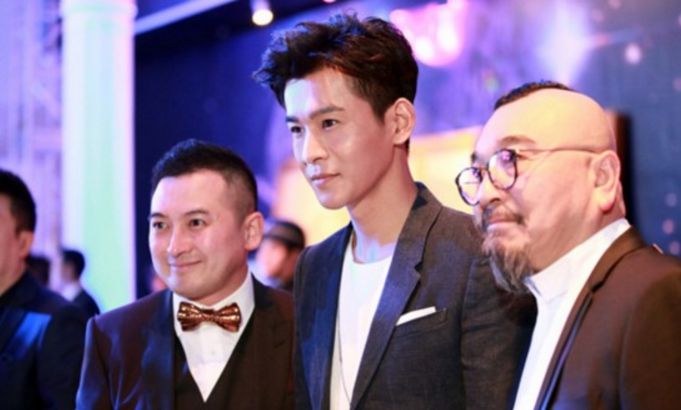 乔振宇和谁合照都是微笑,唯独图5不同,网友:这才是好男人!