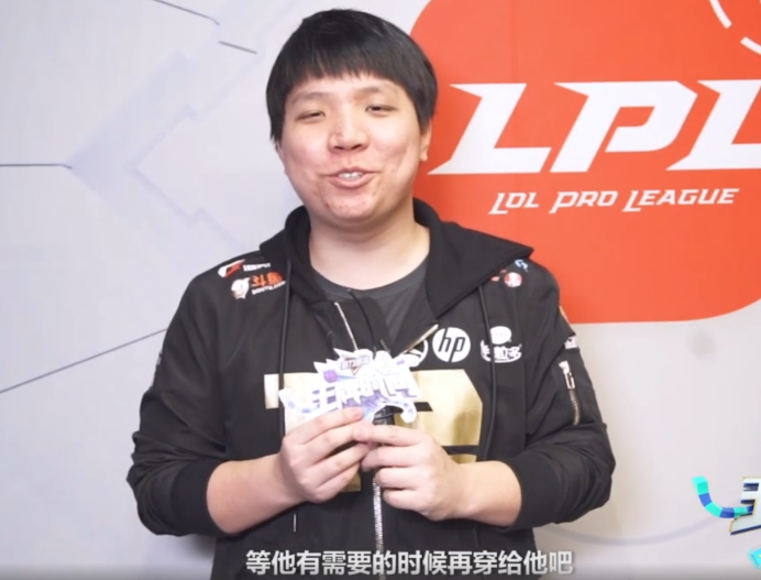 rng的都喜欢刺激?小虎深夜打给aj要他的丝袜,卡萨:很刺激的