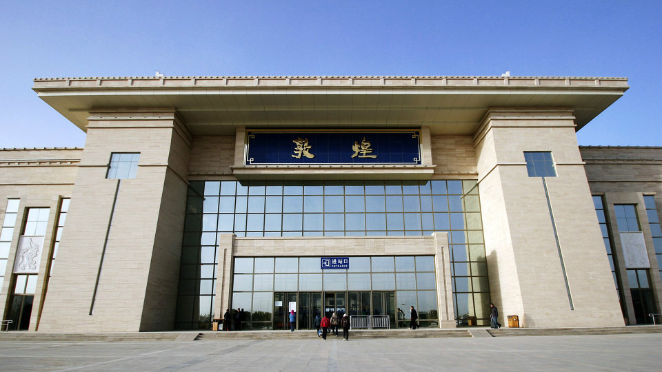 西北铁路网重要的交通通道之一——敦煌铁路