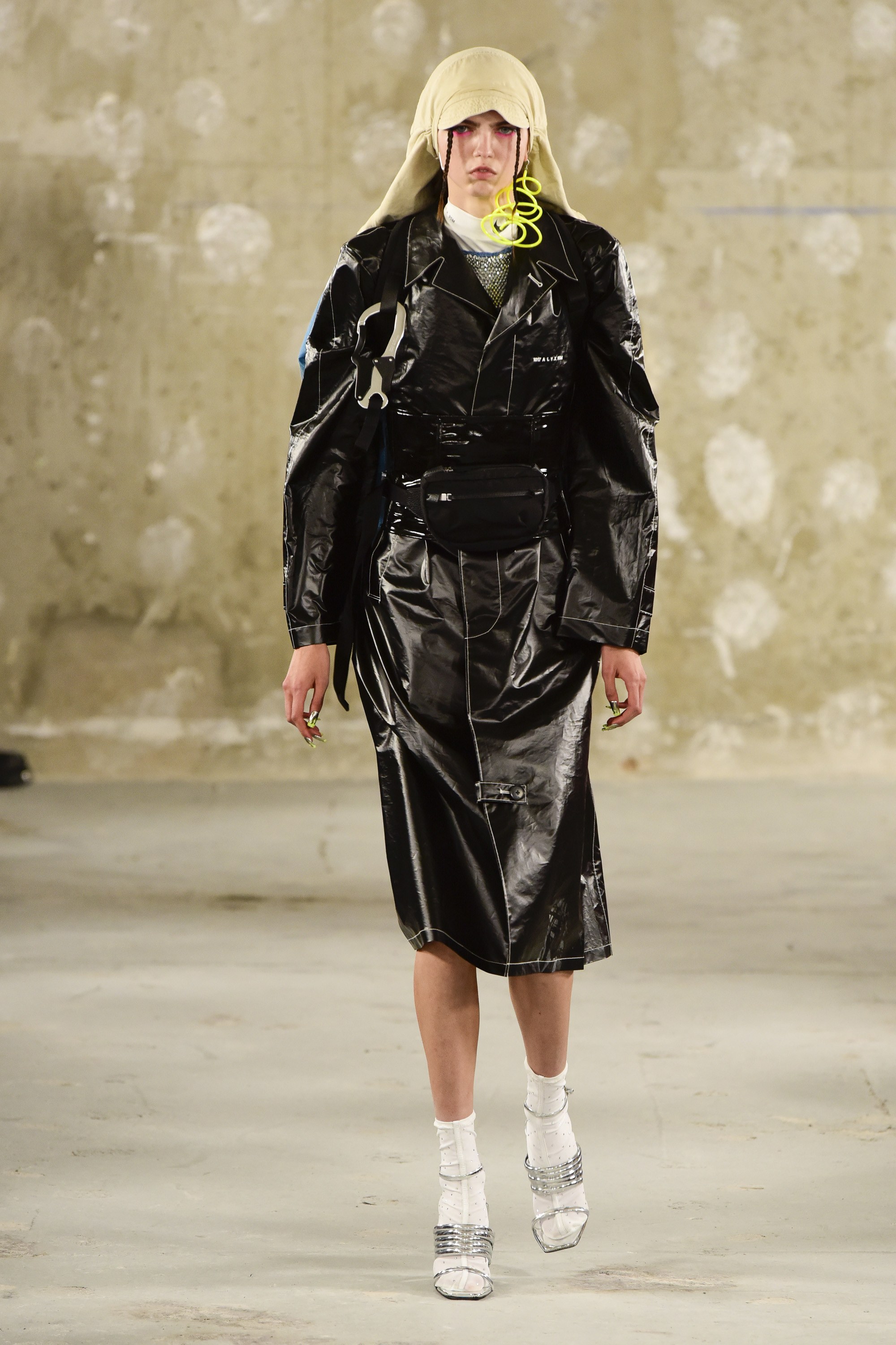 简单随性的时尚是每个女人的追求,个性的搭配解锁女人气质造型,爱美的