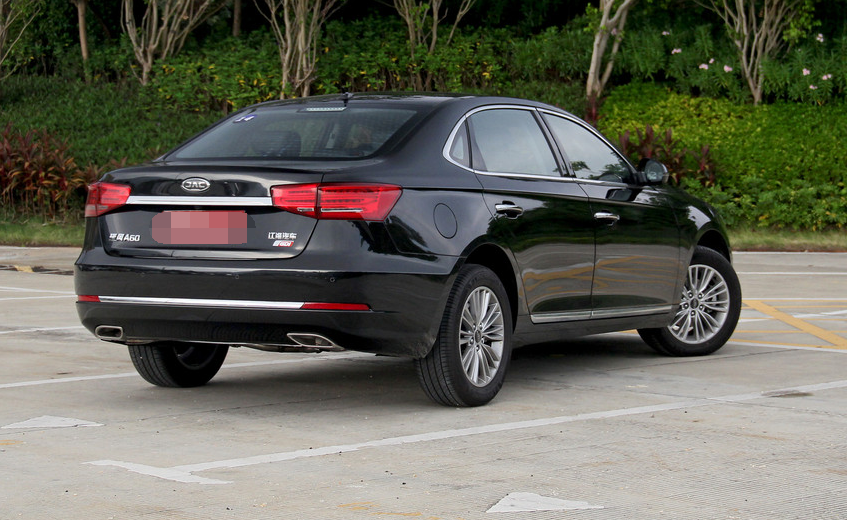 江淮汽车-瑞风a60,整车线条充满力量感,看起来十分有气势