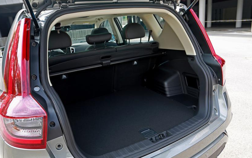 后备箱表现在同级别主流水准,日常使用也够了.