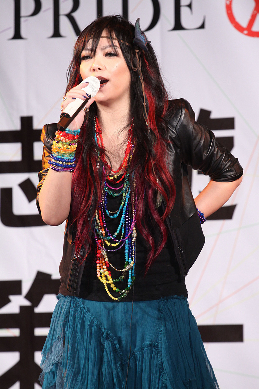 当年张惠妹嗓子出现问题,身为合伙人兼男朋友的周立璟当即提出分手,还