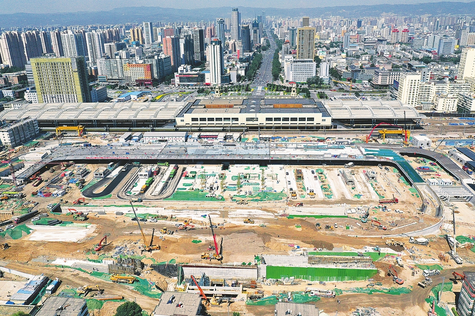 太原站东广场建设正酣