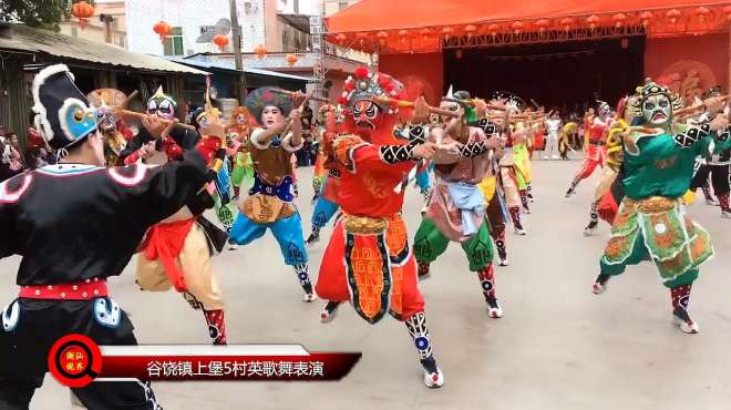 [图]场面相当壮观，潮汕英歌舞霸气表演，现场人山人海