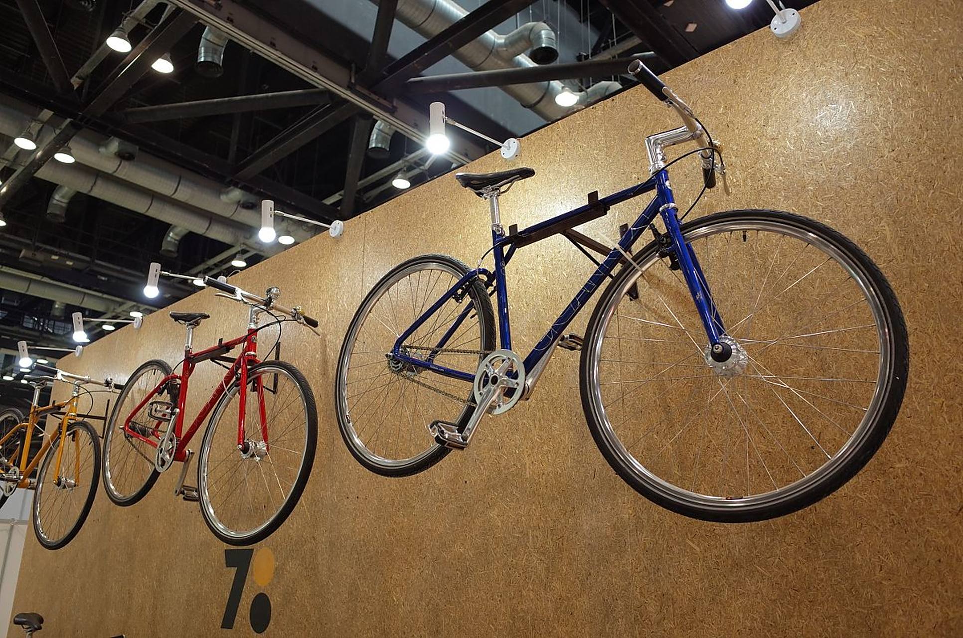 蝴蝶trekmadone是最贵的自行车,采用碳纤维制作,车身装饰蝴蝶翅膀,曾