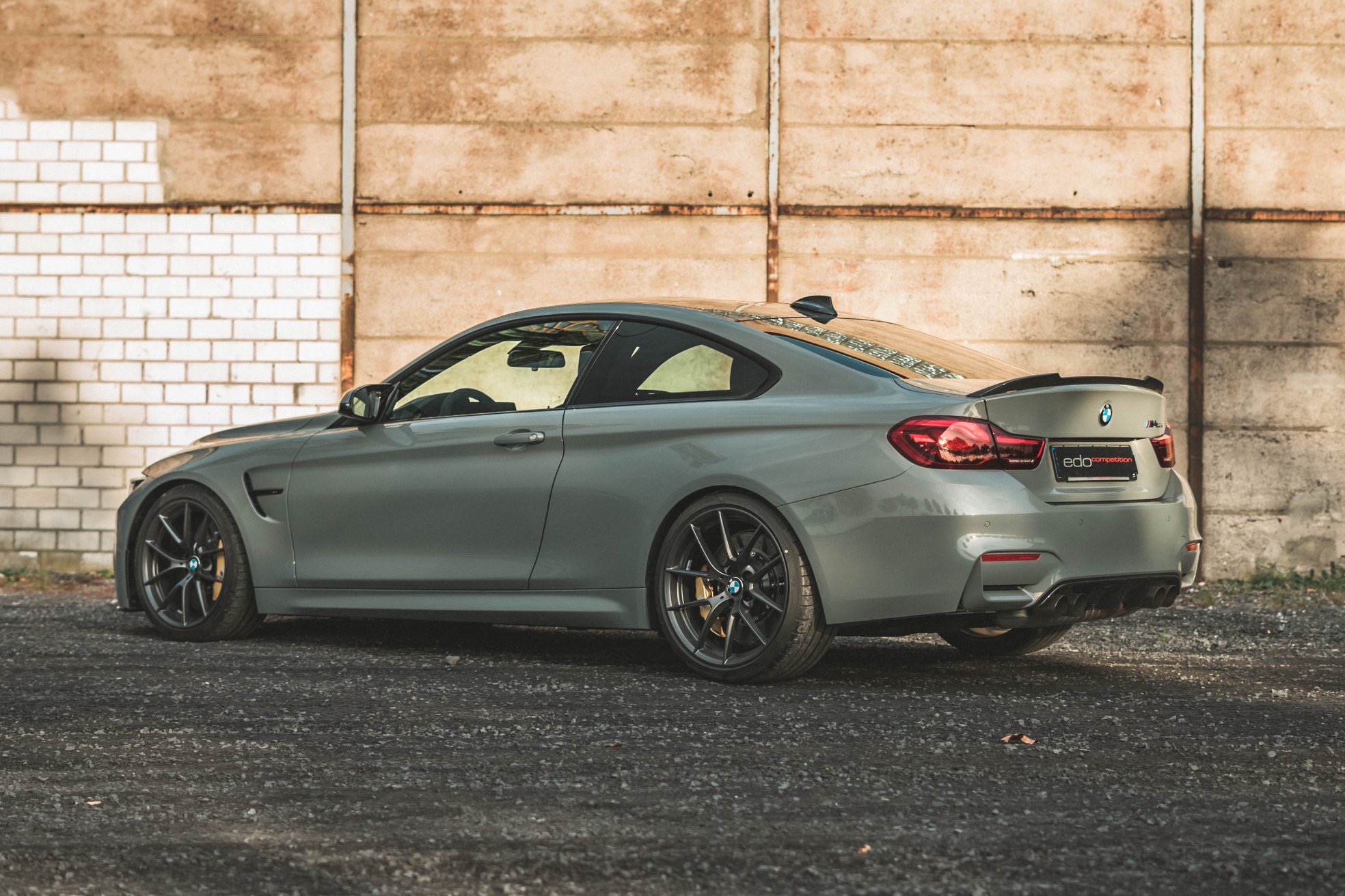 全新宝马 m4 cs看着战斗感十足