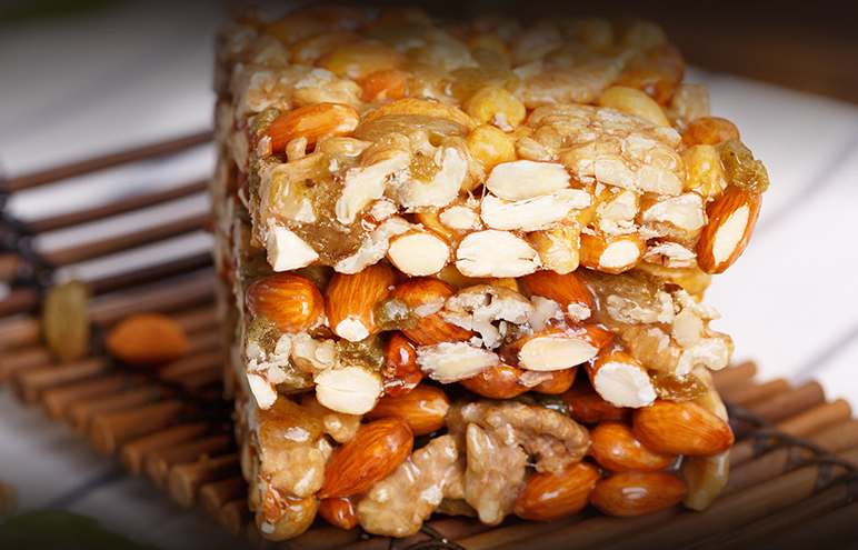 老外买切糕,只要10元的,老板如此回答,让网友笑出鼻涕泡!