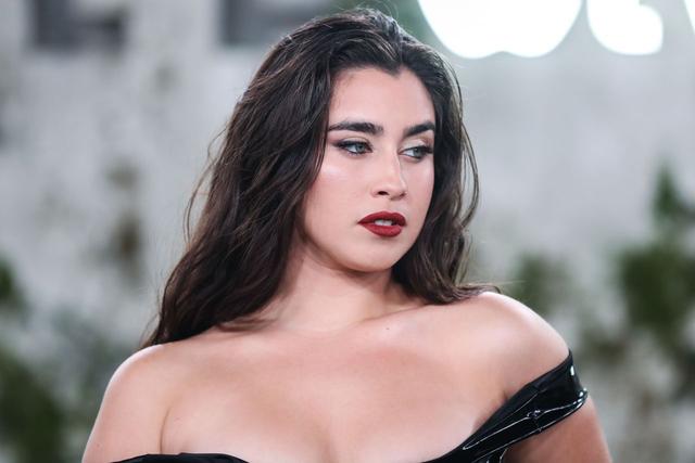 罗伦·豪瑞吉(lauren jauregui)出席苹果tv的《see》首映式