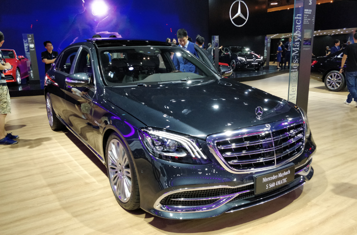 迈巴赫s400的长宽高分别为5457/1899/1498mm,这样的尺寸远远超过了