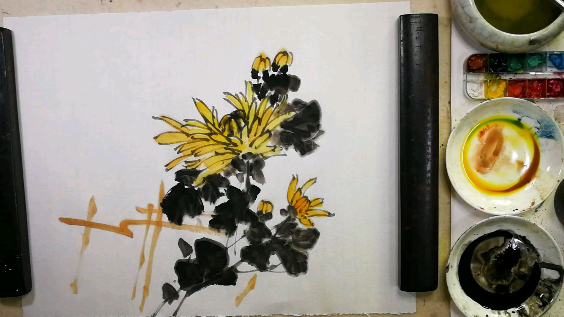 国画普及花鸟集。第十章菊花的画法。第二节乱瓣菊花的画法与步骤