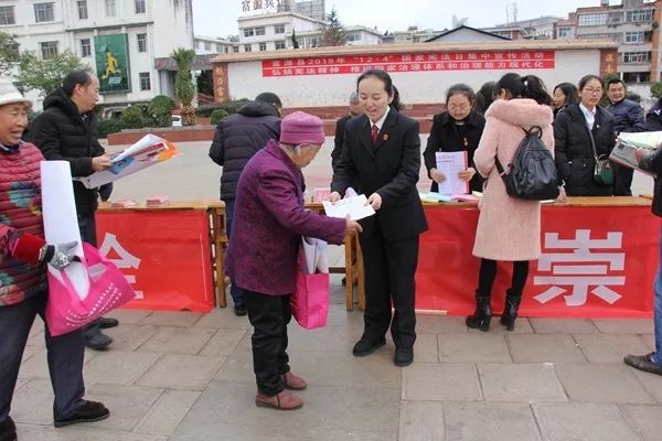 聚焦两会 富源法院院长徐海山向富源县第十七届人大作工作报告