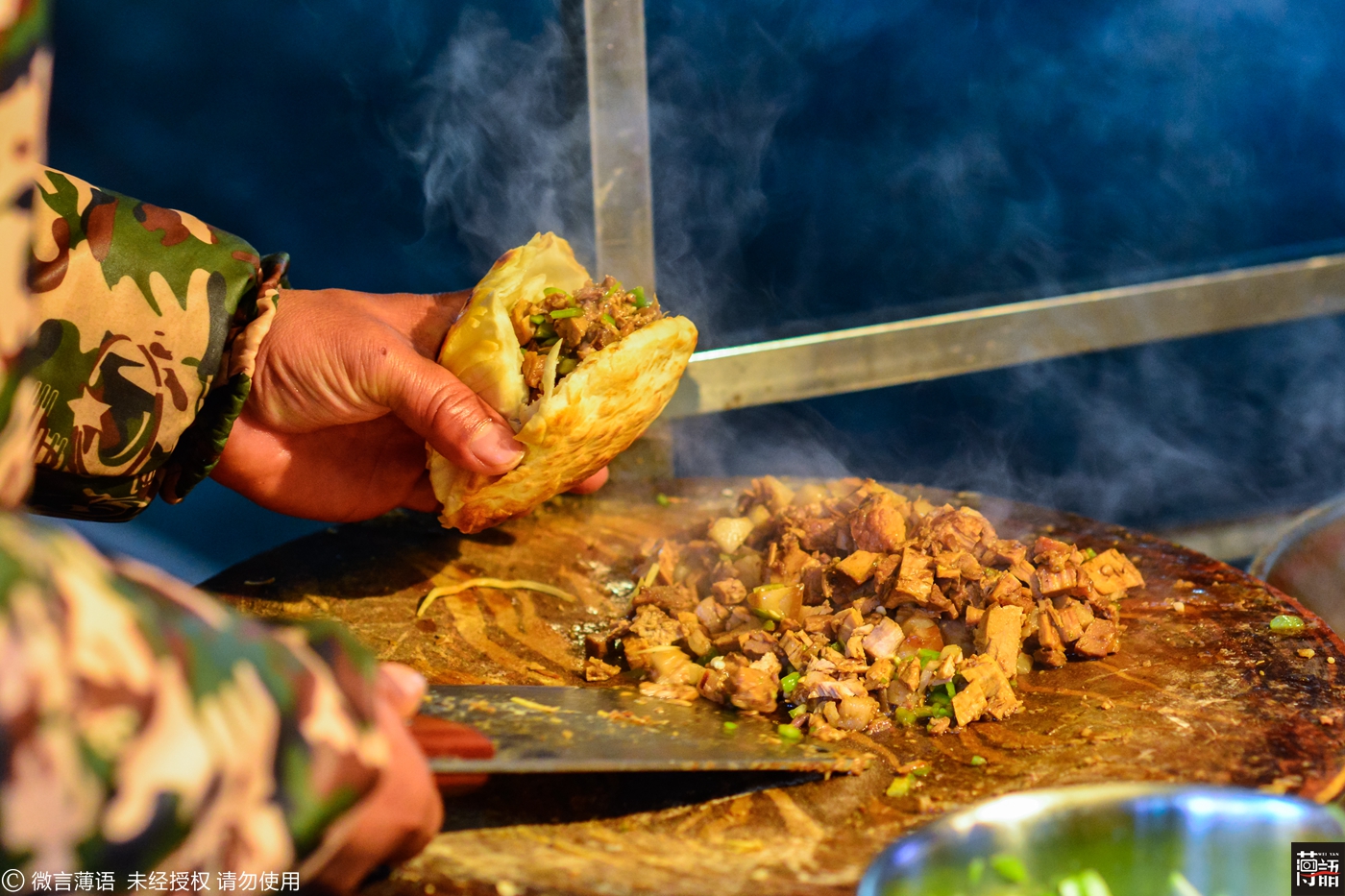 河南男子摆摊卖肉夹馍20年 花百万城市买房要二胎