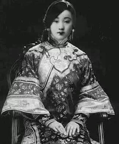 清朝皇贵妃真实长相,珍妃美得惊为天人,生活现代绝对一线明星!