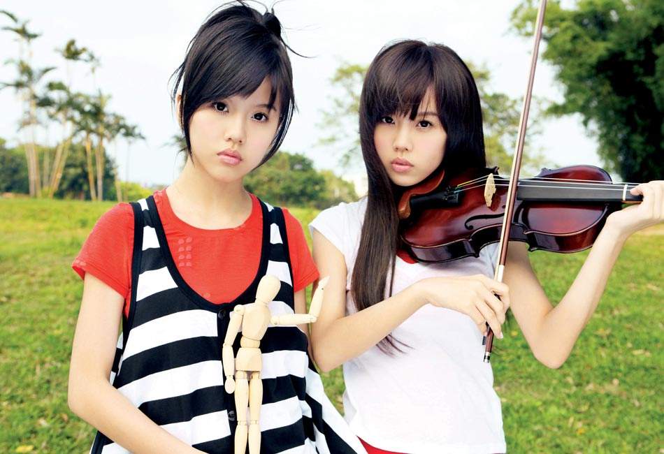 16岁双胞胎出道一夜爆红,妹妹恋上豪门无果,如今26岁让人失望