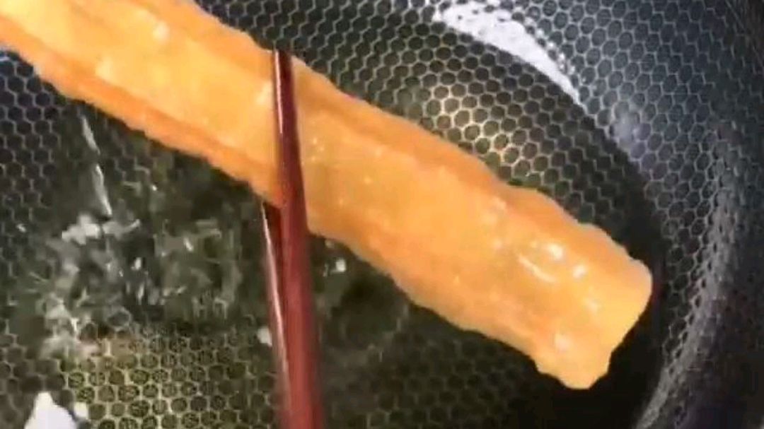 简单炸油条的做法
