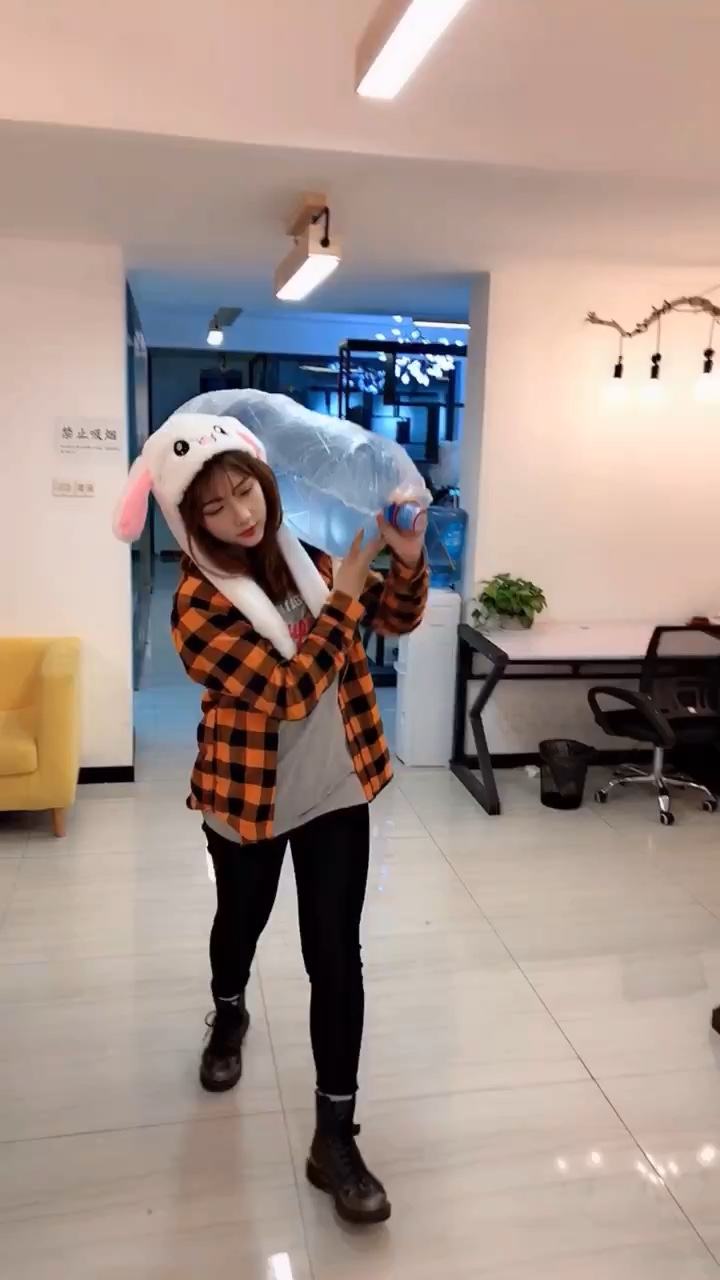 抖音钟婷胸罩=抖音网红钟婷是哪里人