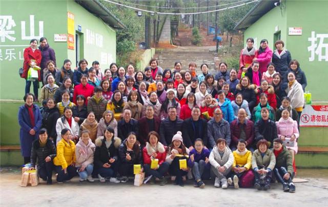 湖南新邵八中:三八妇女节 花开学苑一缕香