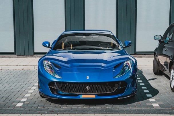 法拉利812 superfast,一头来自意大利的野马