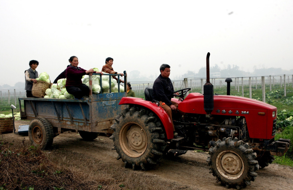 现在富二代根本没见过的东西,只属于农村80后的拖拉机