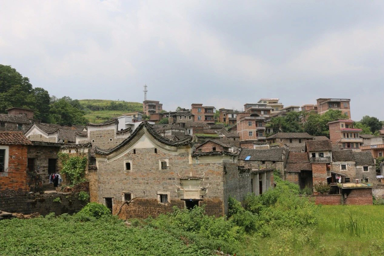 小桃源村,位于湖南省永州市宁远县禾亭镇,始建于明代万历年间,为全国
