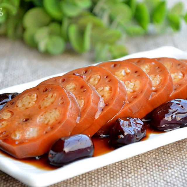 红枣糖藕,香甜软糯,端上桌小孩都抢着吃