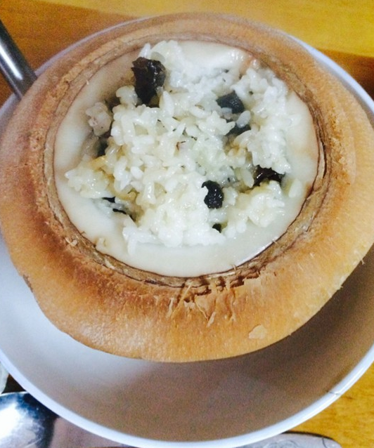 风味别具一格的椰子饭,具有温中理气等功效,历史记载里面也有