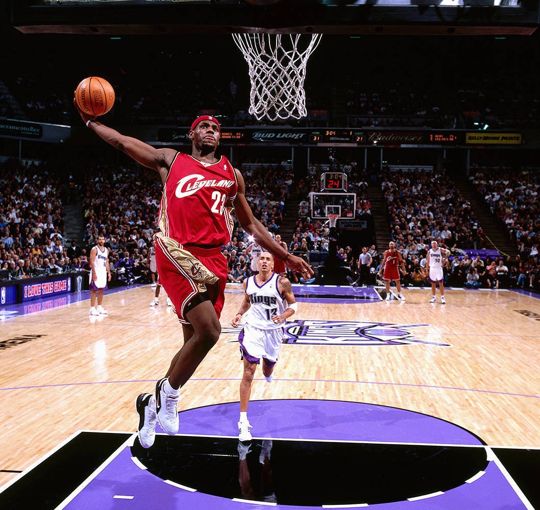 詹姆斯身披金甲圣衣