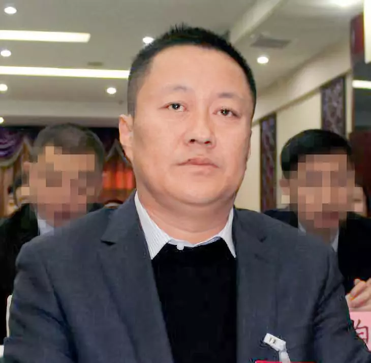 横行榆林横山的"砍刀队":警车变老板座驾,扫黑除恶下仍疯狂