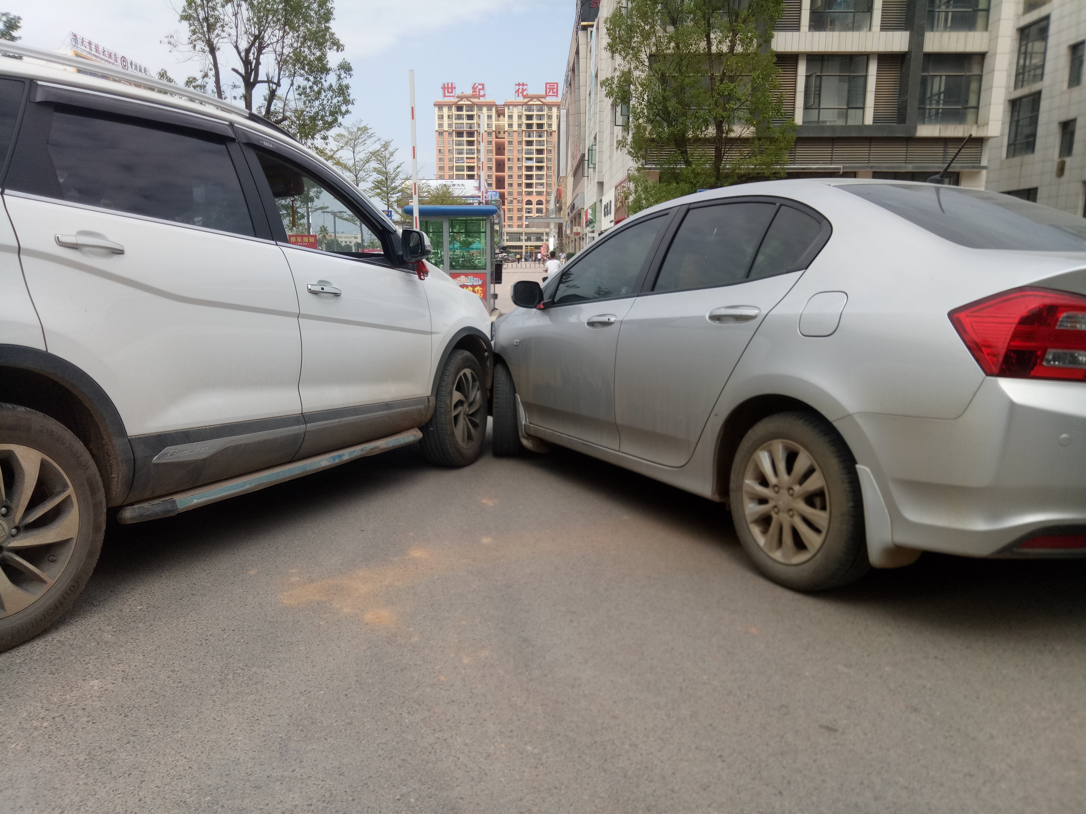 两车相撞现场照片图片