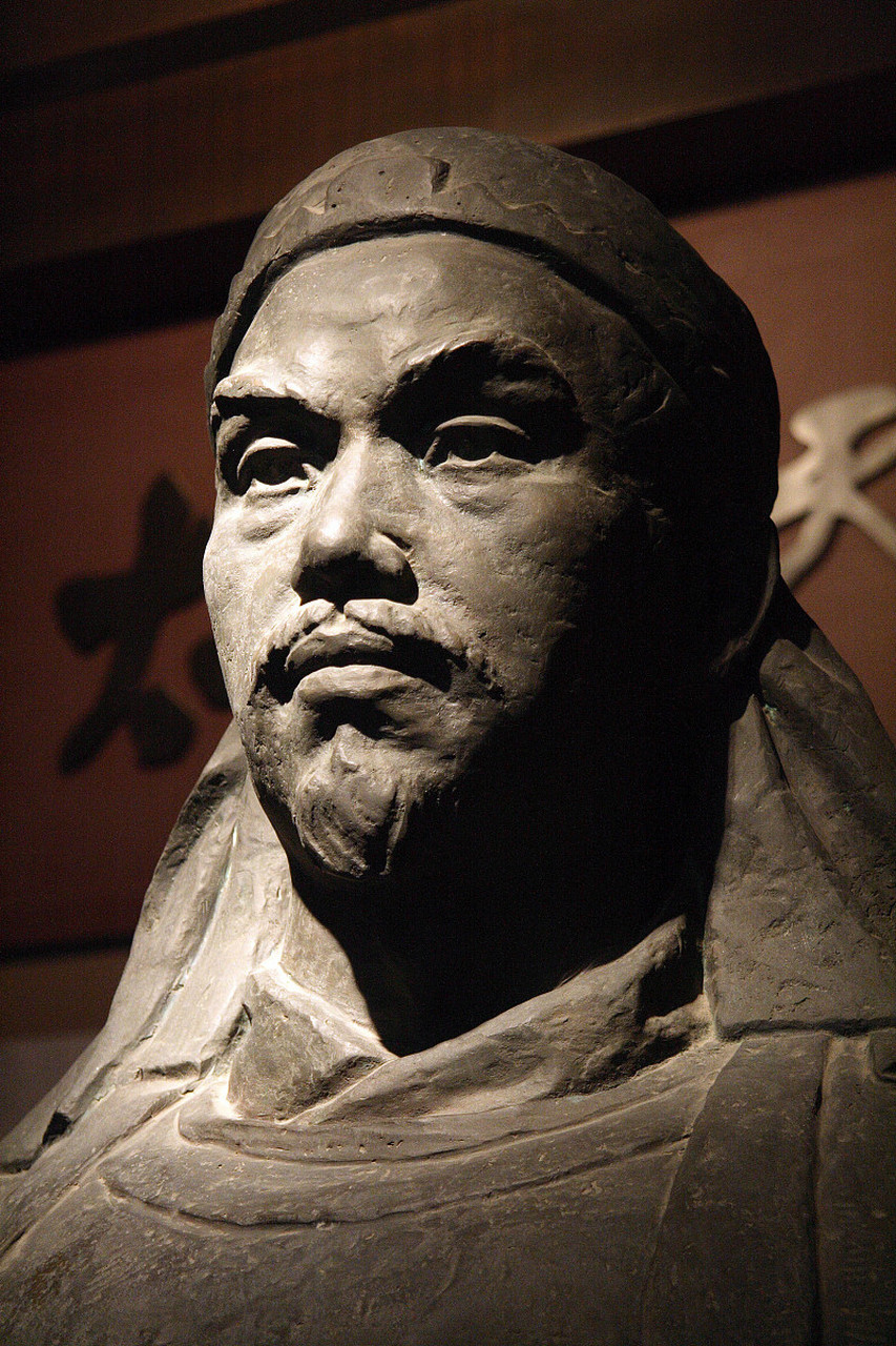 洪秀全创立拜上帝教,借助基督教教义发动农民起义,最终占领南京建立