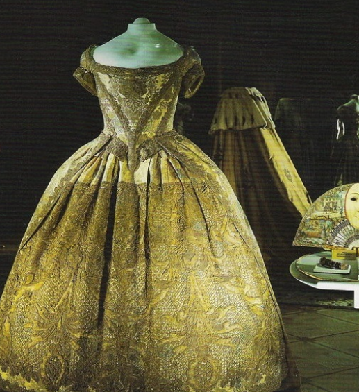 看看俄罗斯帝国女皇与皇后的加冕礼服,叶卡捷琳娜女皇最简洁