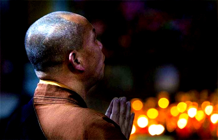 禅师打坐1000日无法开悟,却因见"小丑"表演,参透内心禅机