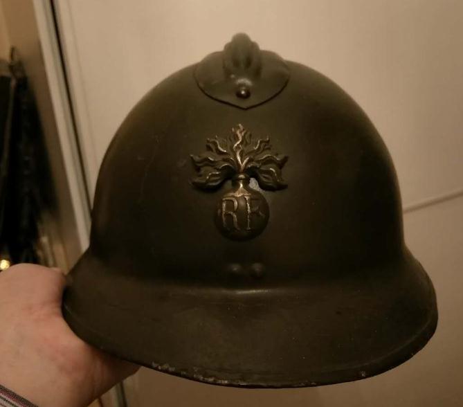 在二战国民党军队中,其实用过很多种头盔,既用过亚德里安型头盔,也用