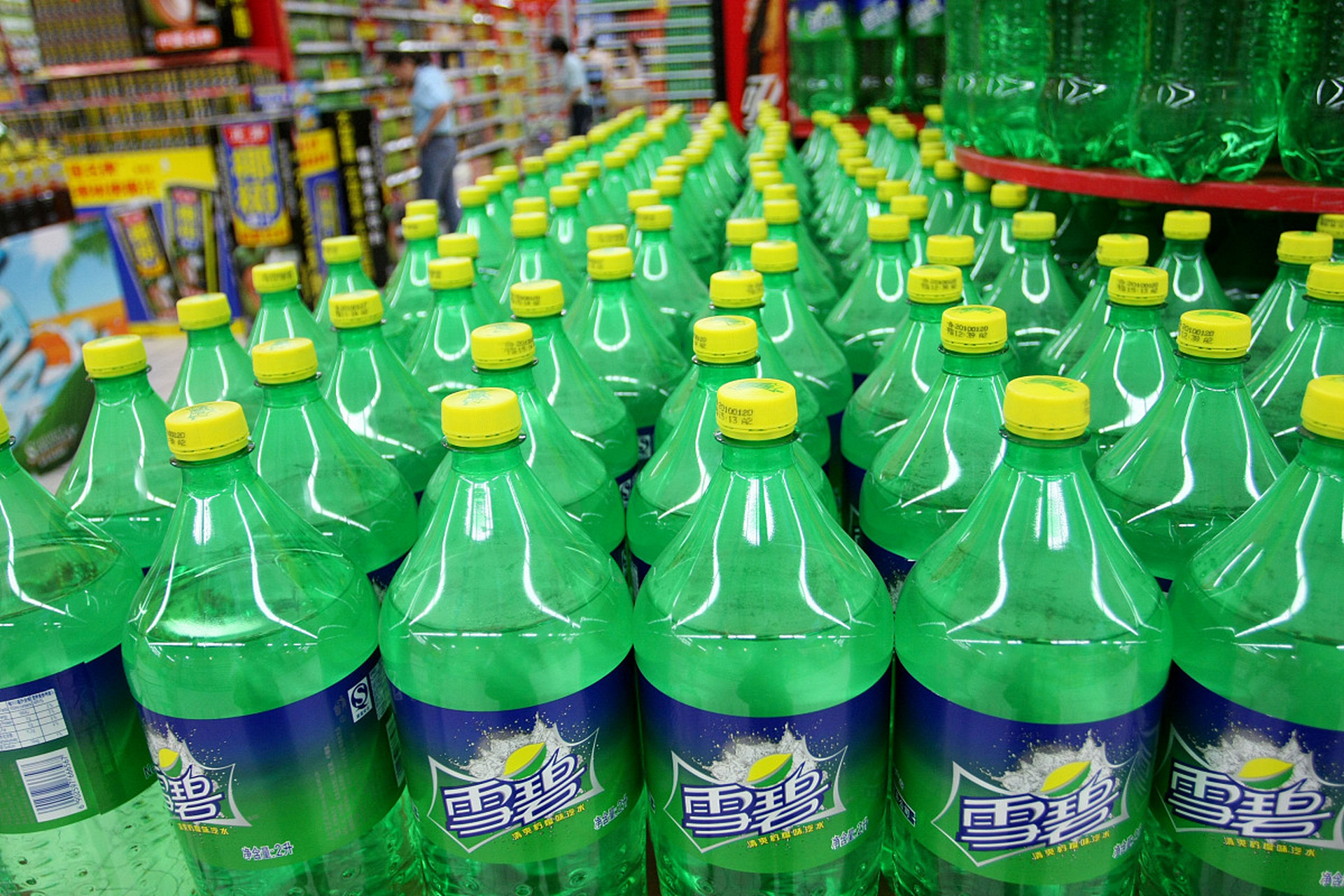 雪碧冷冻时可能因气体压力增加而发生爆炸.