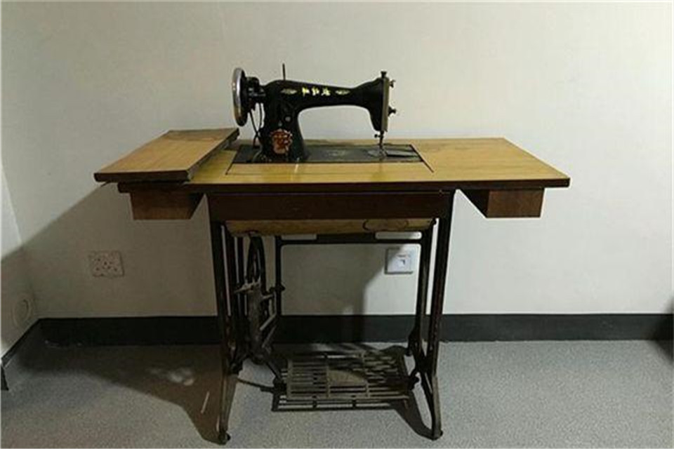 七八十年代的缝纫机,现在能值多少钱?快看看你家还有吗?