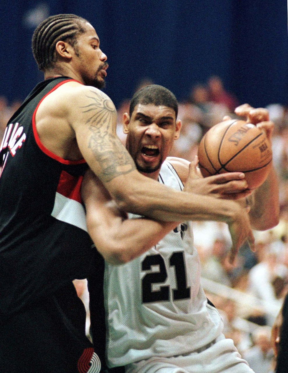 蒂姆·邓肯,全能的前场指挥官  蒂姆·邓肯是nba历史上最杰出的全能大